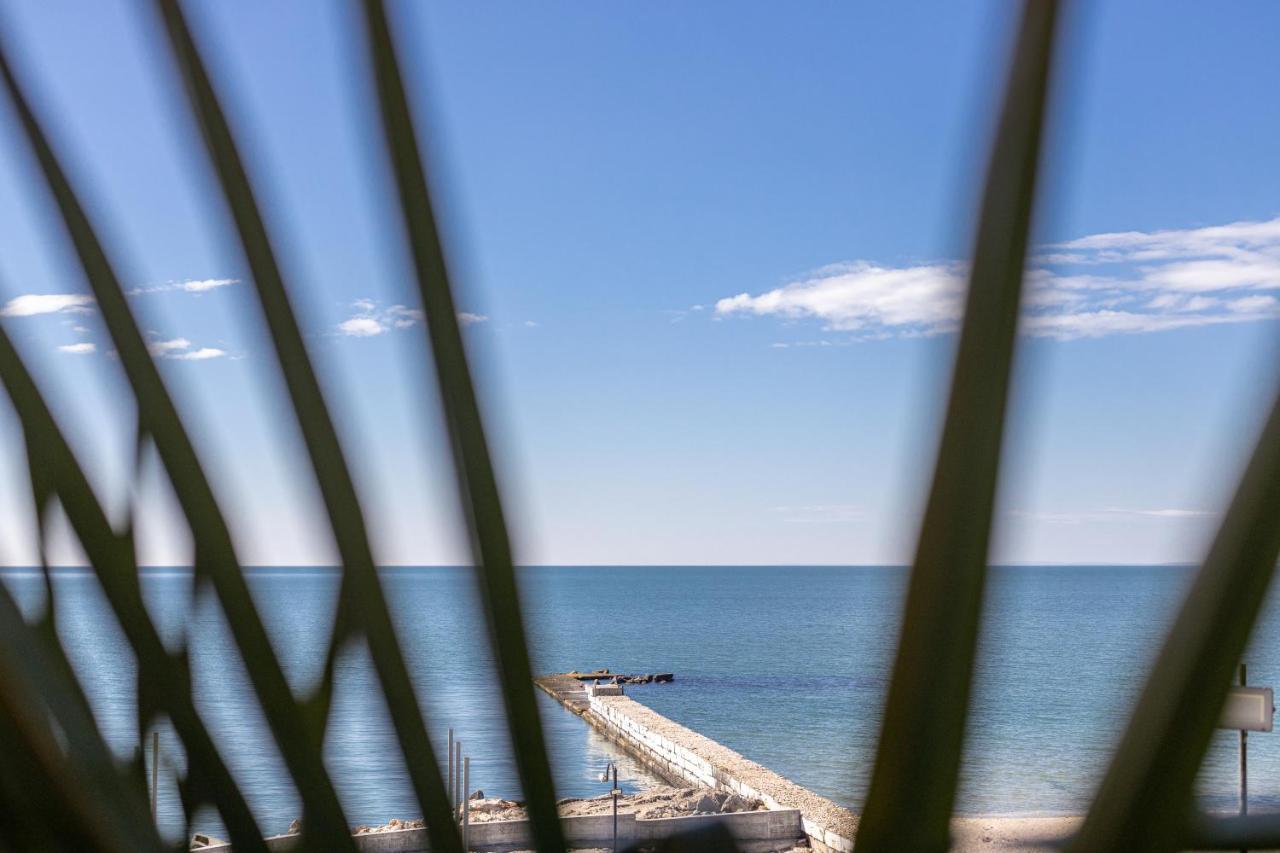 Supreme Beach Apartments 발치크 외부 사진