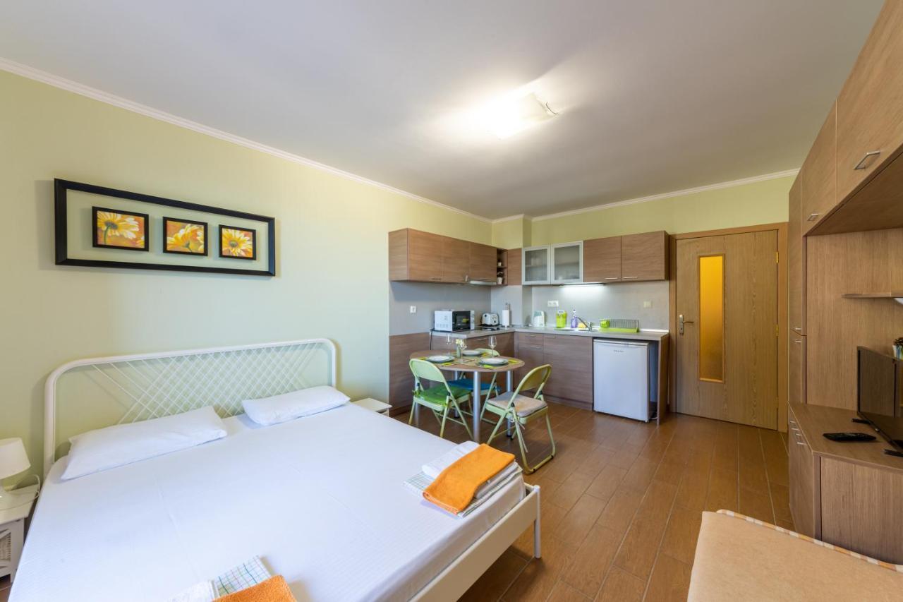 Supreme Beach Apartments 발치크 외부 사진